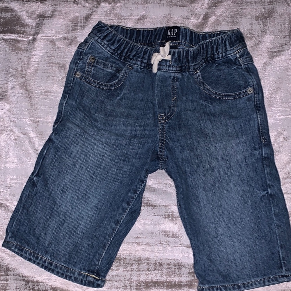 Kids Gap denim shorts. Size Small